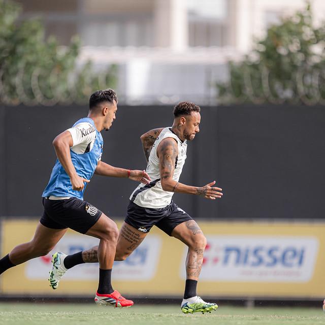 Uma das dúvidas do técnico Juan Pablo Vojvoda é se Neymar inicia o jogo como titular ou no banco