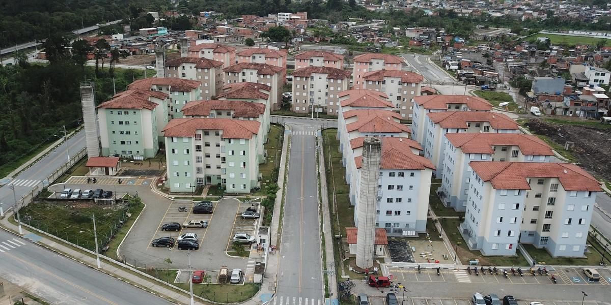Falso corretor fazia supostas vendas de apartamentos em região conhecida como Cantagalo (foto), em Guarujá; boletins de ocorrência foram registrados