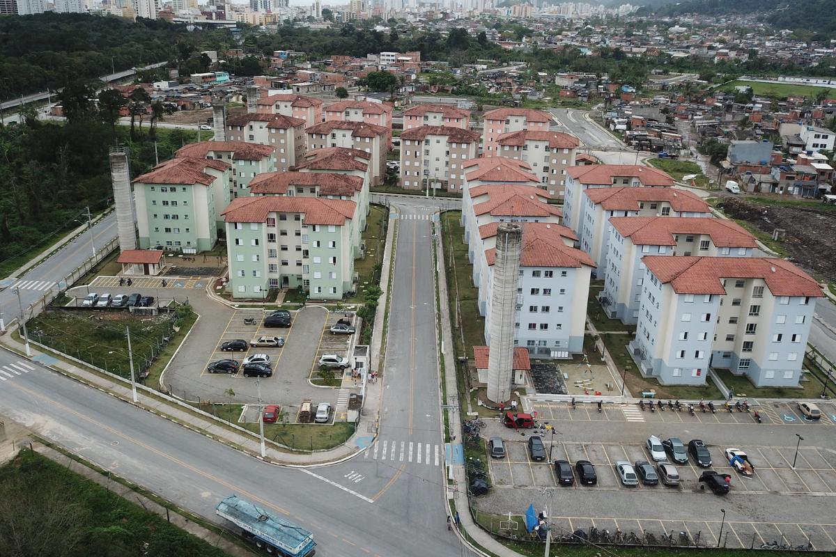 Falso corretor fazia supostas vendas de apartamentos em região conhecida como Cantagalo (foto), em Guarujá; boletins de ocorrência foram registrados