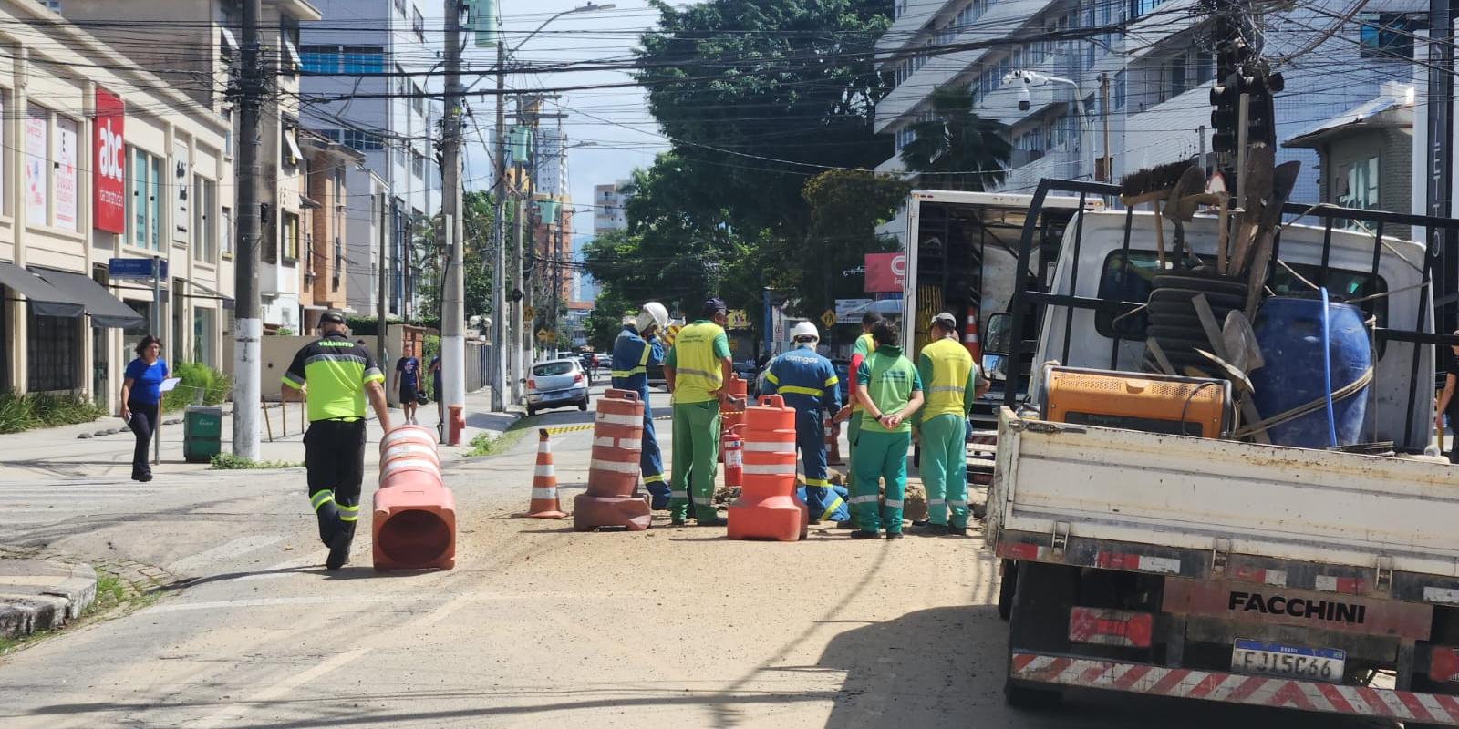 Vazamento de gás ocorreu entre as ruas Oswaldo Cruz e Lobo Viana, no Boqueirão, em Santos