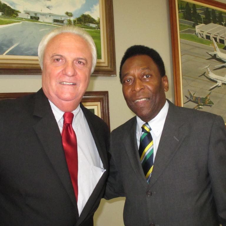 Pepito relembra episódios da vida do craque, no Brasil e nas andanças pelo mundo