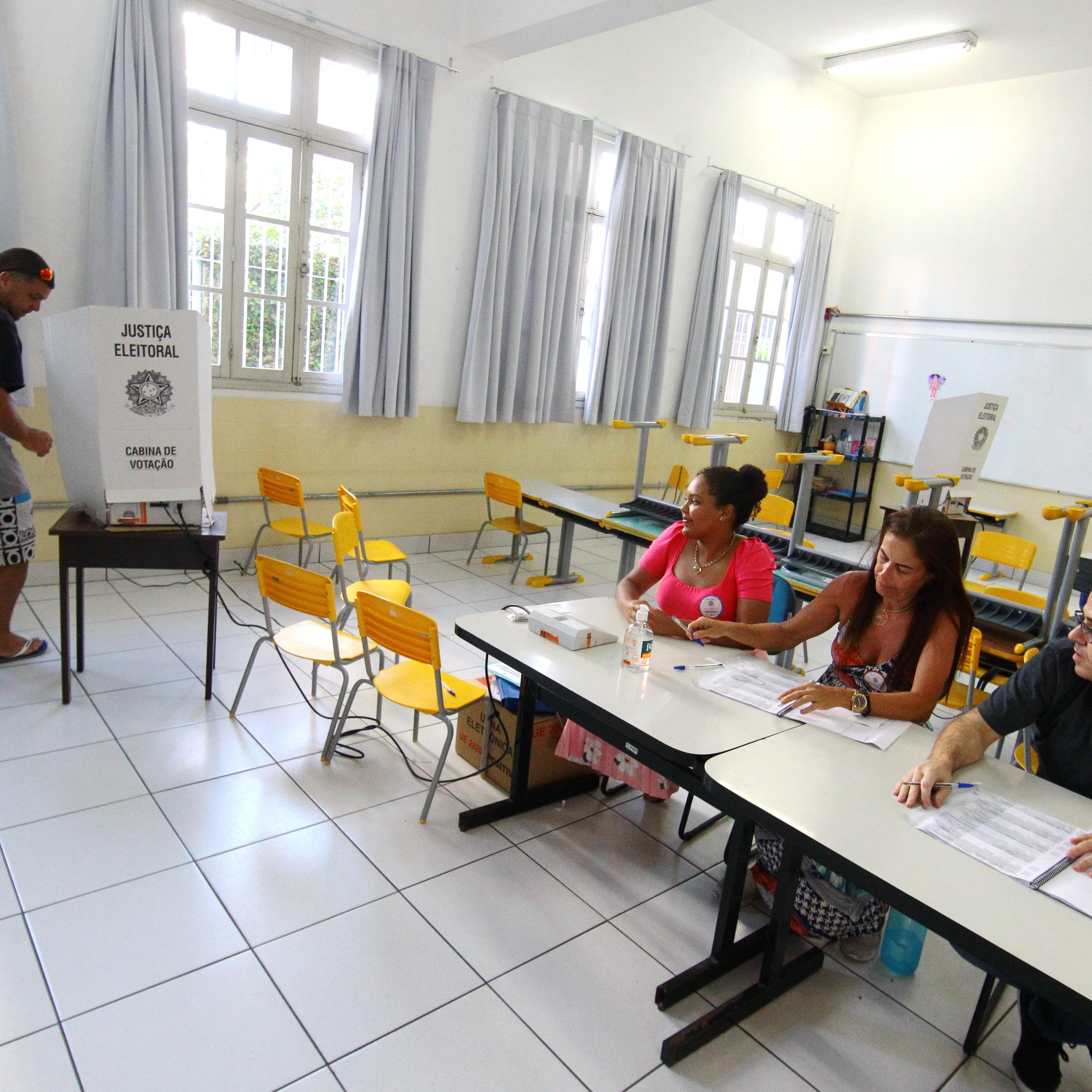 Entre as vantagens aos mesários, está a concessão de dois dias de folga para cada dia de serviço prestado