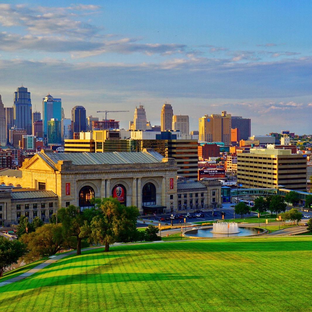 No coração do Meio-Oeste dos EUA, Kansas City combina jazz, atmosfera esportiva e barbecue lendário