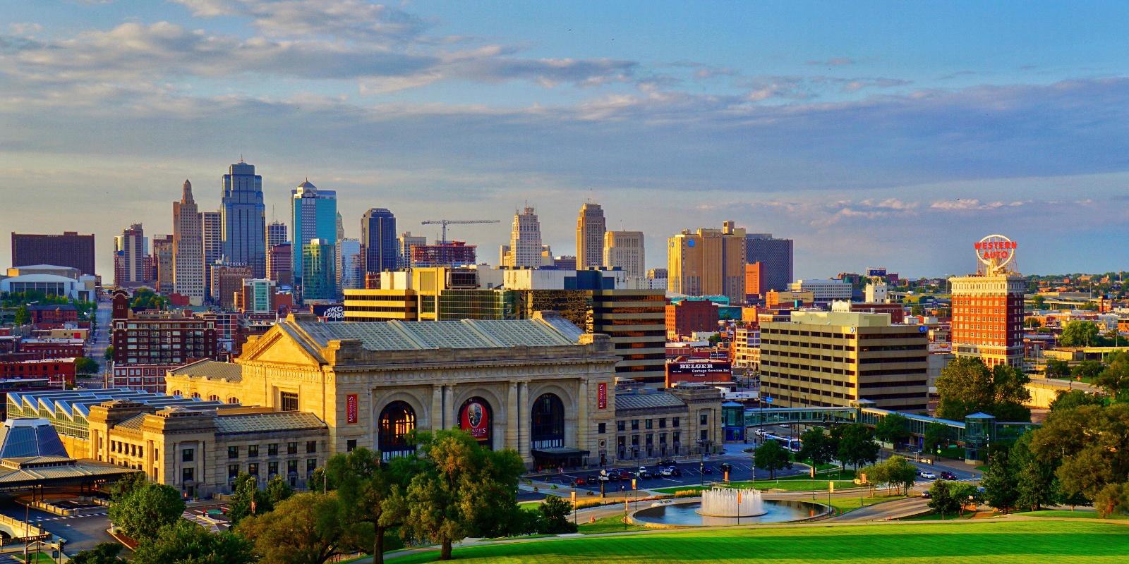 No coração do Meio-Oeste dos EUA, Kansas City combina jazz, atmosfera esportiva e barbecue lendário