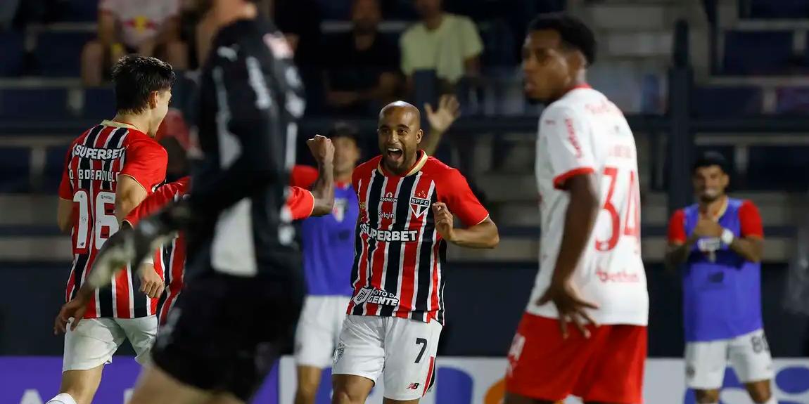 O primeiro classificado foi o São Paulo, que, jogando no Estádio Cícero de Souza Marques, em Bragança Paulista, derrotou o Bragantino pelo placar de 2 a 1