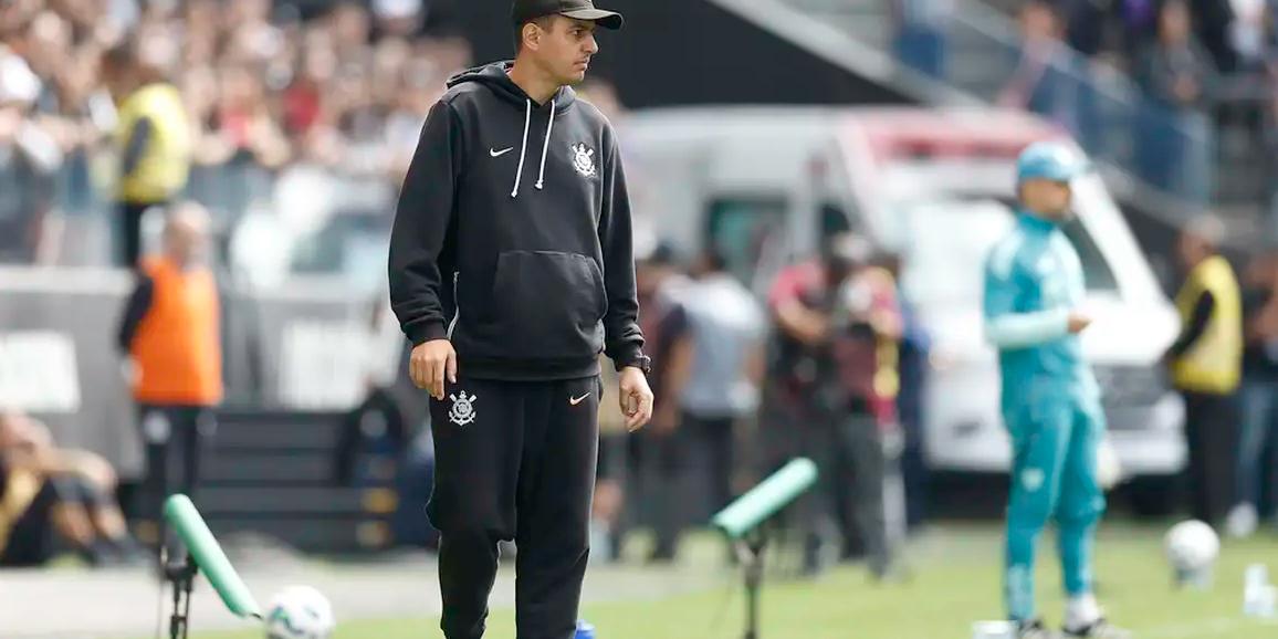 Além de Piccinato, deixam a equipe feminina do Corinthians o auxiliar Brenno Basso, o preparador de goleiras Francisco Rodrigues e o preparador físico Luiz Guilherme Gonçalves
