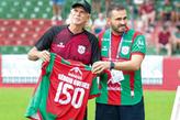 Sérgio Guedes foi homenageado por ter chegado à marca de 150 jogos no comando da Portuguesa Santista