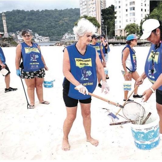 Ponto principal é mutirão de limpeza, com toneladas de lixo recolhidas em praias