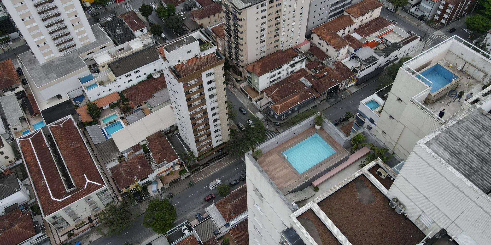 Piscinas são possíveis focos do inseto, se não tratadas. Neste ano, na Cidade, achados 345 pontos com larvas