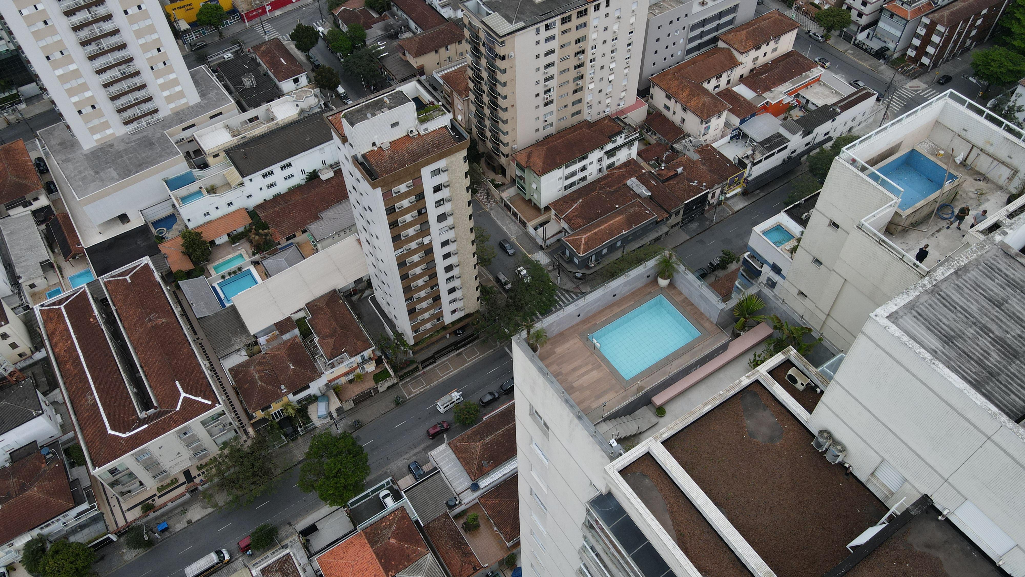 Piscinas são possíveis focos do inseto, se não tratadas. Neste ano, na Cidade, achados 345 pontos com larvas