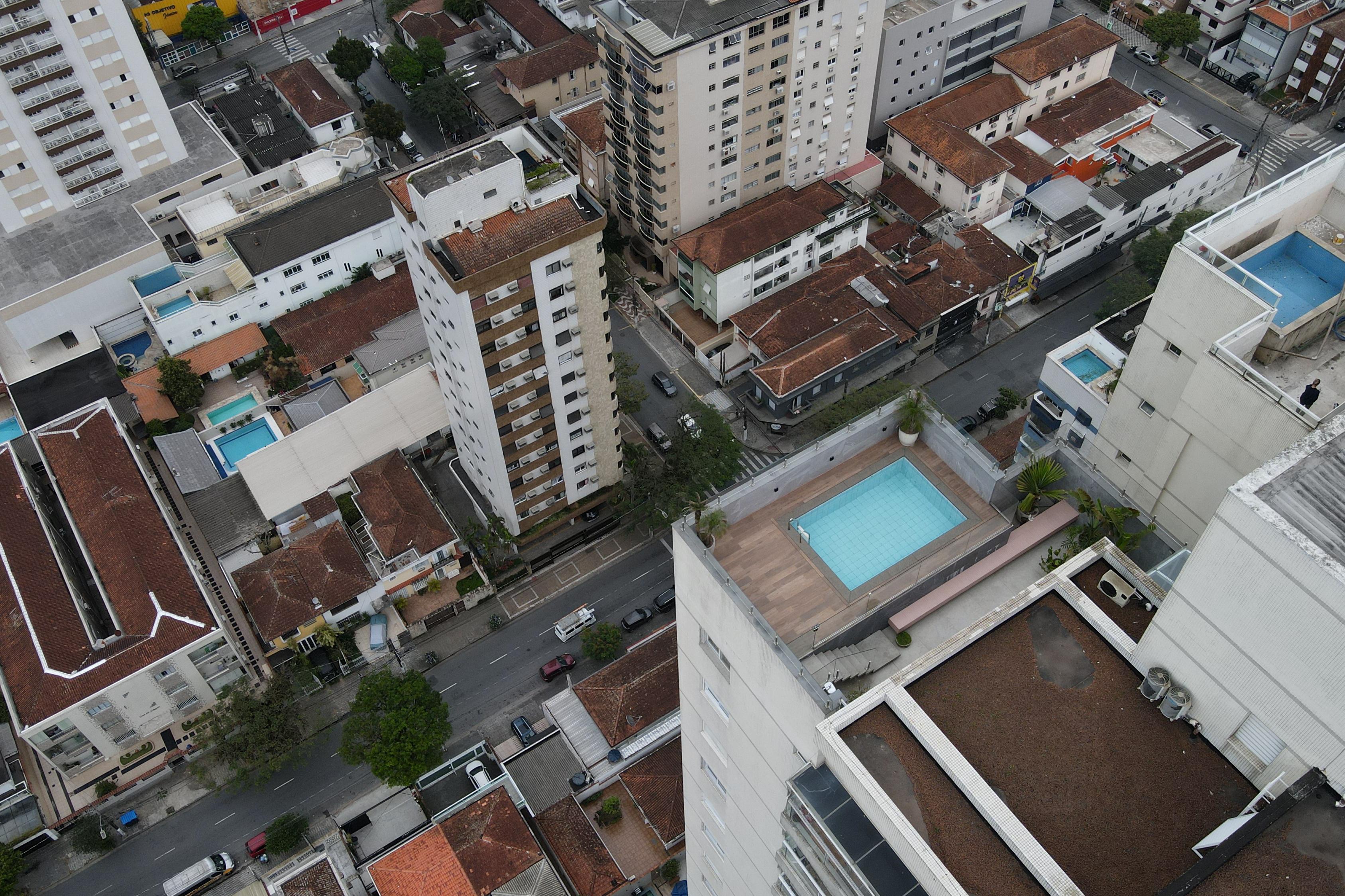 Piscinas são possíveis focos do inseto, se não tratadas. Neste ano, na Cidade, achados 345 pontos com larvas