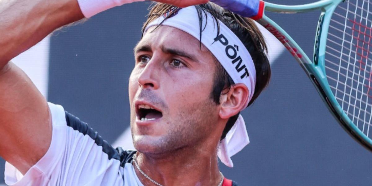 Etcheverry vence o Rio Open e celebra 1º título da ATP após jogar 7 horas de tênis em um dia