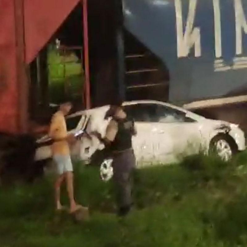 Segundo a concessionária que administra a linha férrea, o motorista ignorou uma ordem de parada, provocando o acidente