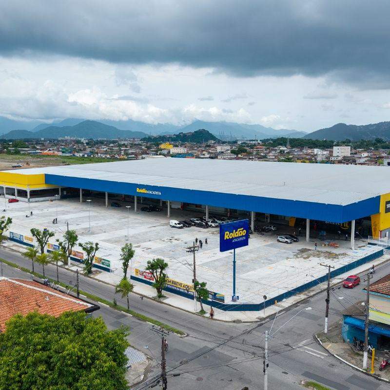 O maior supermercado do Brasil do Roldão Atacadista fica na Avenida Salgado Filho, 280, no bairro Jóquei Clube, em São Vicente