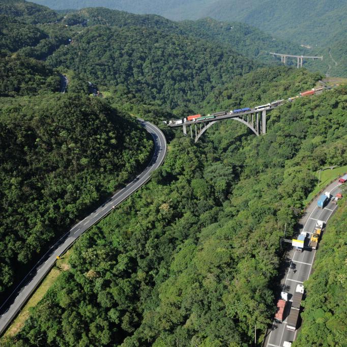 Intervenção contempla seis pontos entre os km 41 e 47 e inclui a modernização dos sistemas de monitoramento e controle de tráfego, como radares, painéis de mensagem e câmeras de vigilância