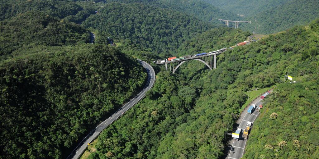 Intervenção contempla seis pontos entre os km 41 e 47 e inclui a modernização dos sistemas de monitoramento e controle de tráfego, como radares, painéis de mensagem e câmeras de vigilância