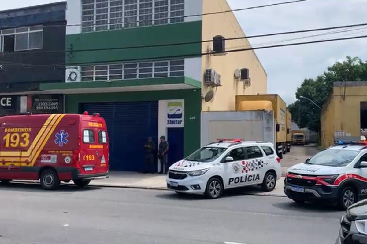 Homem foi socorrido pelo resgate dos bombeiros com fratura no membro superior direito e levada para Santa Casa de Santos, onde foi atendido