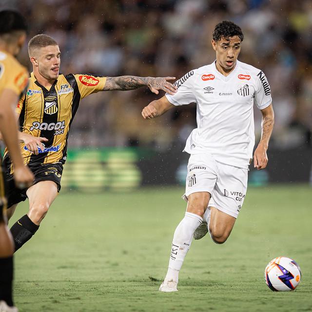 O Santos estava sem patrocinador master até o jogo passado, contra o Novorizontino