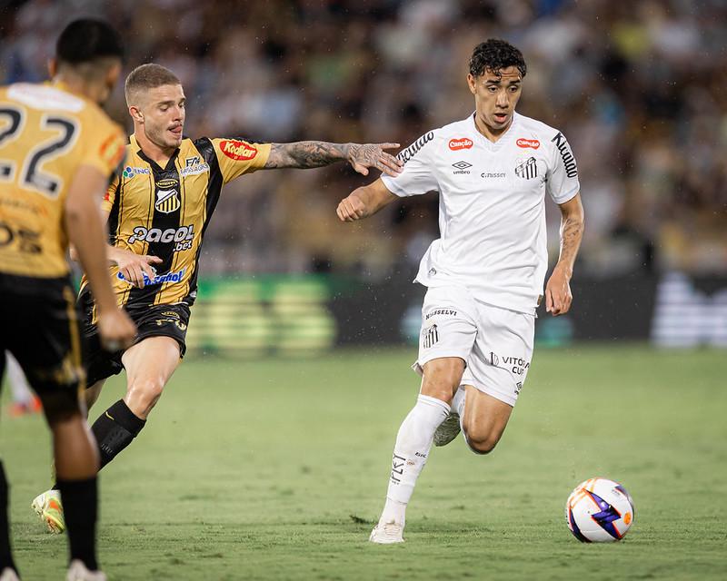 O Santos estava sem patrocinador master até o jogo passado, contra o Novorizontino