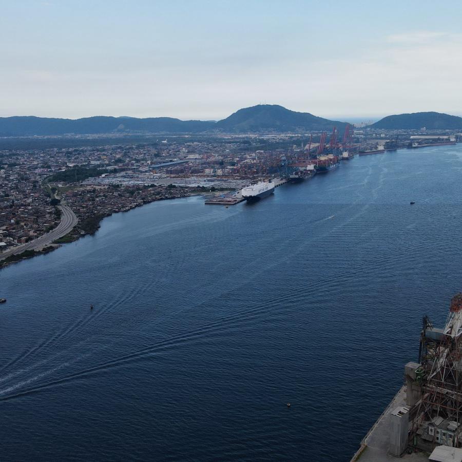 The tunnel will extend 870 meters beneath the navigation channel of Porto de Santos; investment will total R$ 6.8 billion, with contributions from the State and the Federal Government