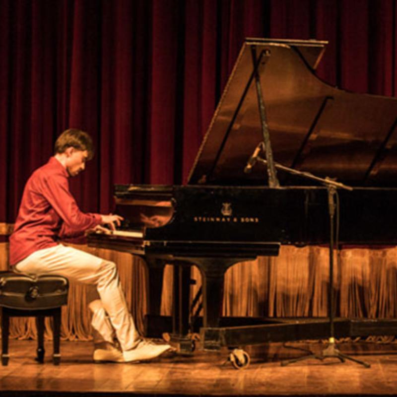 A proposta transforma o concerto em uma experiência que vai além da música