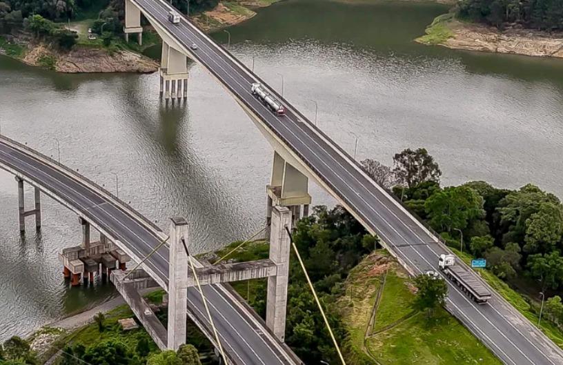 A colisão aconteceu na Rodovia Régis Bittencourt