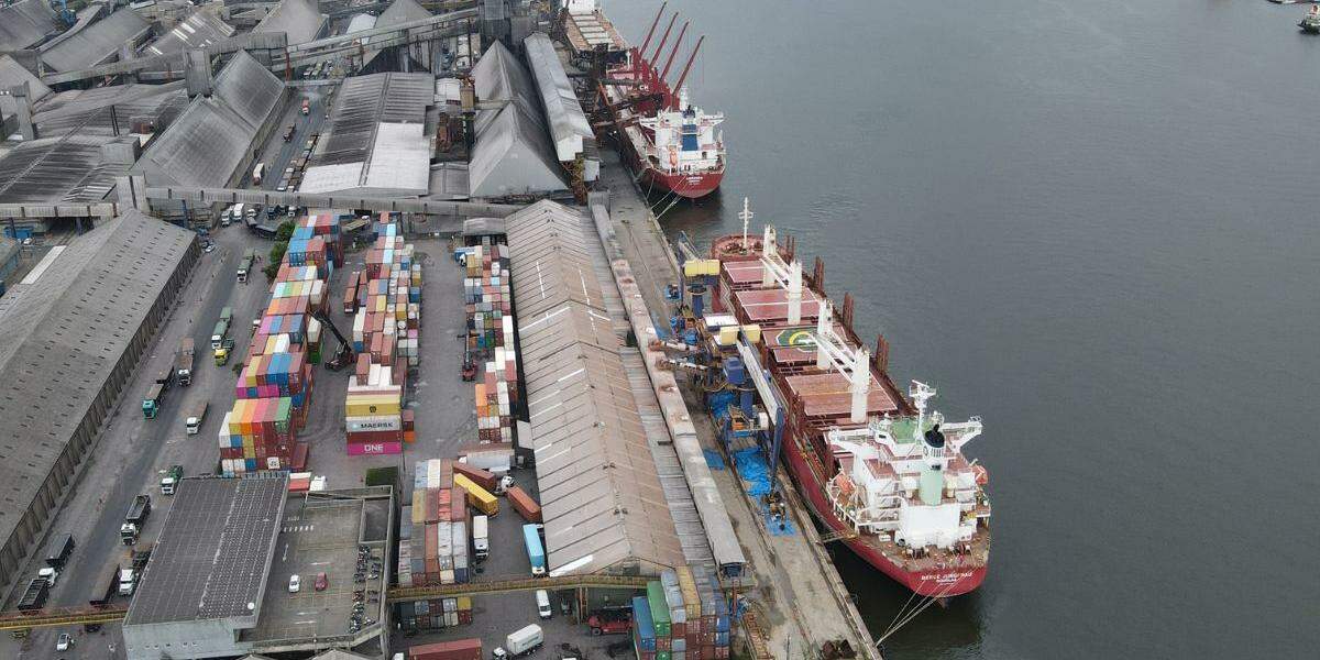 Operações no Porto de Santos: revisão do marco legal do setor portuário vem sendo debatida pela Câmara dos Deputados desde 2025