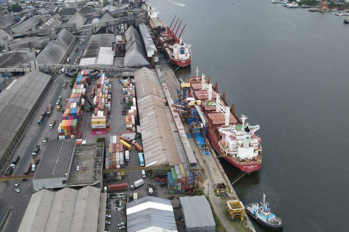 Operações no Porto de Santos: revisão do marco legal do setor portuário vem sendo debatida pela Câmara dos Deputados desde 2025