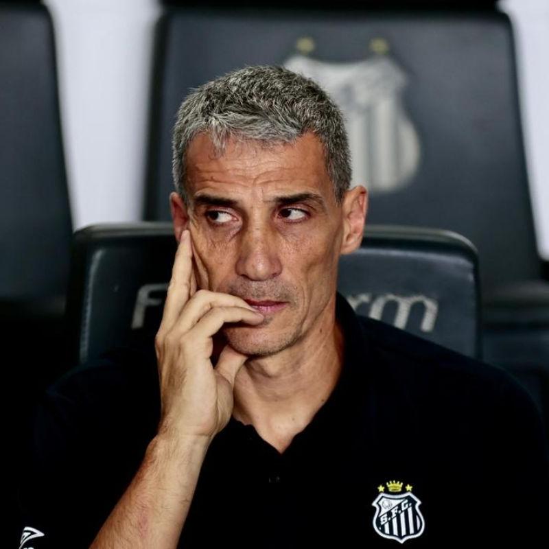 Juan Pablo Vojvoda comemorou a volta por cima e elogiou a atuação e postura de Neymar. Ele também minimizou a pressão, diante da ameaça de demissão