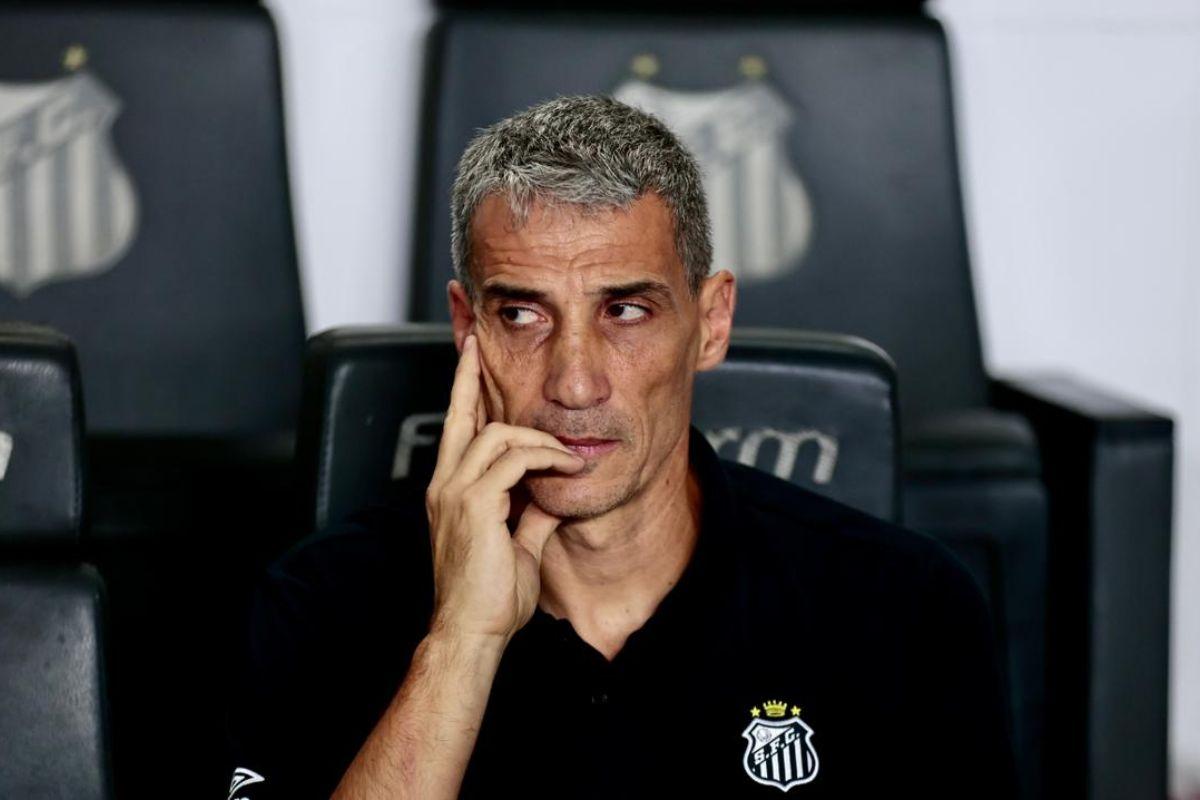 Juan Pablo Vojvoda comemorou a volta por cima e elogiou a atuação e postura de Neymar. Ele também minimizou a pressão, diante da ameaça de demissão