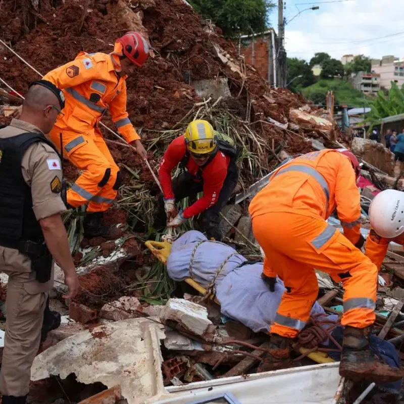 Chuvas fortes deixam 64 mortos em Juiz de Fora e Ubá