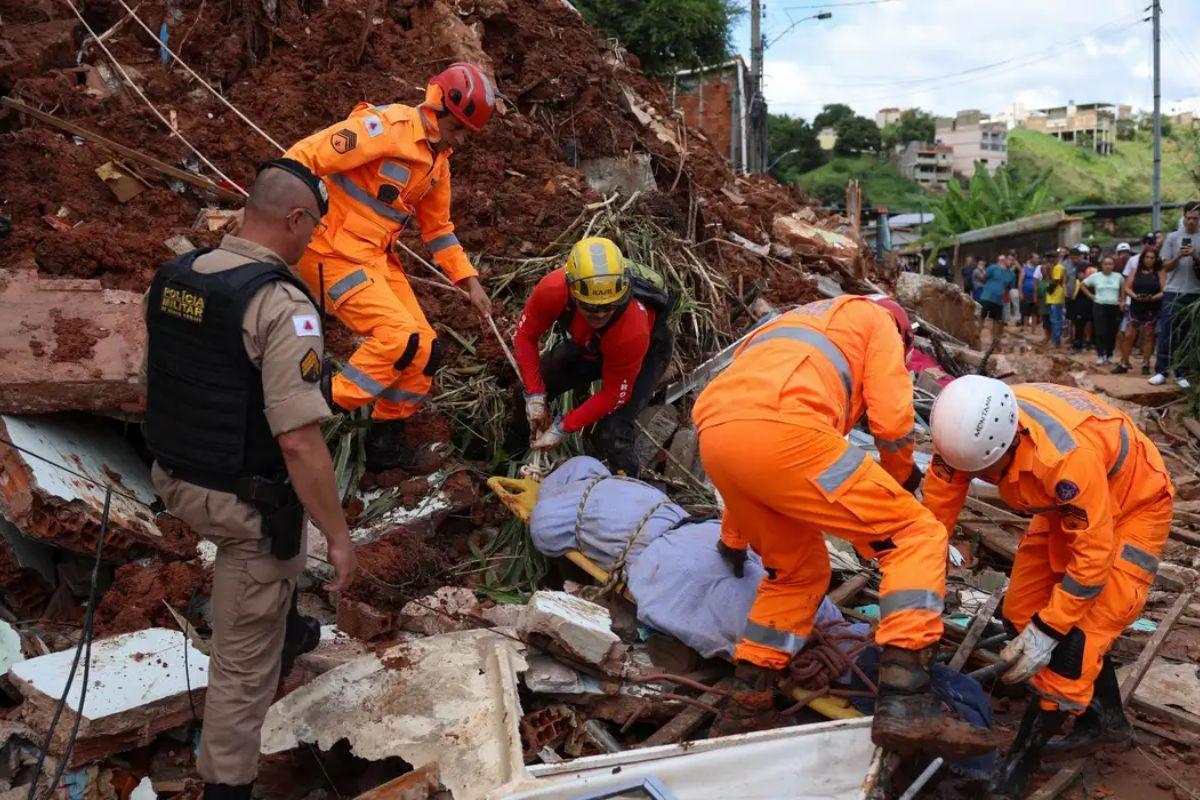Chuvas fortes deixam 64 mortos em Juiz de Fora e Ubá