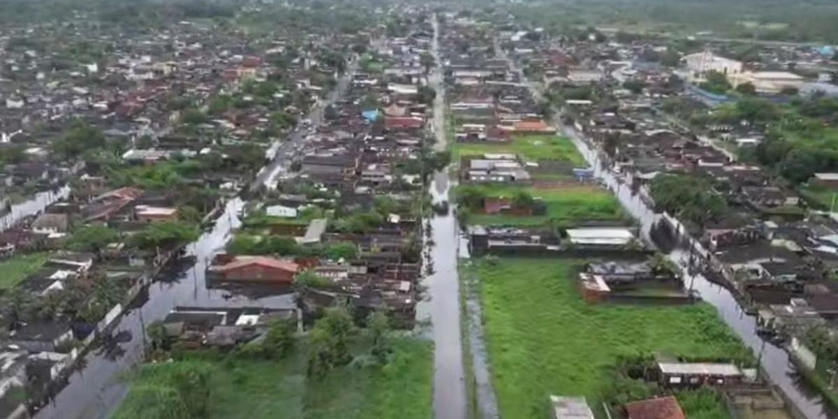 Ainda nesta sexta (27), Peruíbe estava debaixo d’água; Prefeitura decretou situação de emergência e mantém alerta