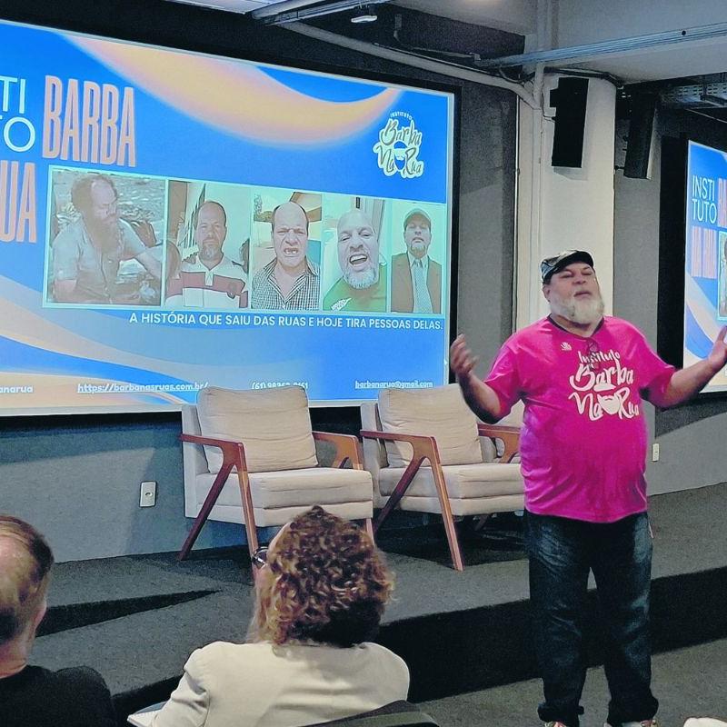 Resgatado dessa condição há 12 anos, Barba comanda a instituição que fundou, o Instituto Barba na Rua