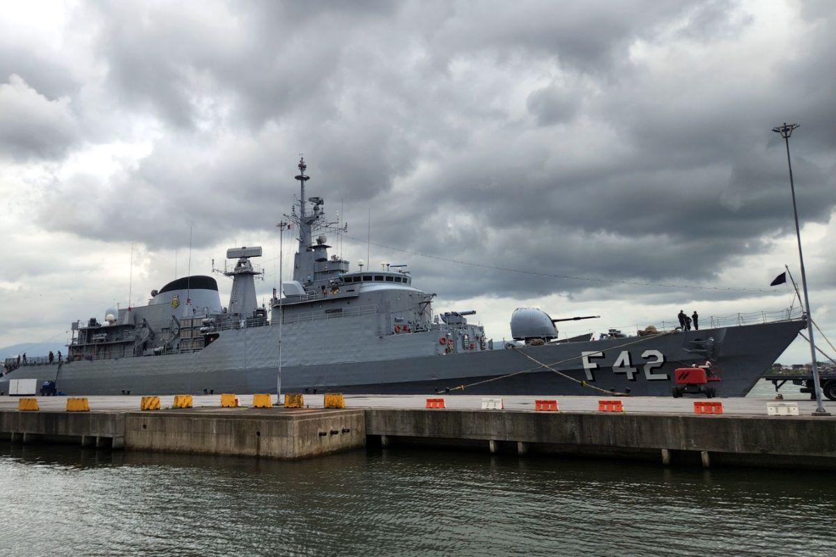 Fragata Constituição F-42 é o terceiro navio a ter esse nome na Marinha e a terceira unidade da classe Niterói, usada para escolta