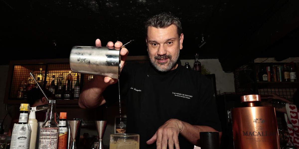 Mesquita esteve em Santos para uma masterclass a mixologistas e comandou o bar do Hideout Speakeasy