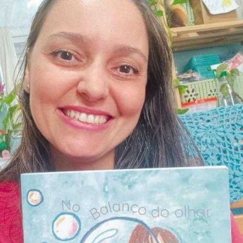 Este é o primeiro livro de Karla Silva, que é artista plástica