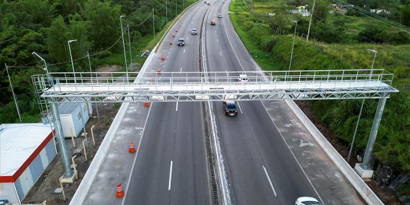 O novo sistema de pagamento automático de pedágio, chamado Free Flow, já está em funcionamento na rodovia Rio-Santos (BR-101)