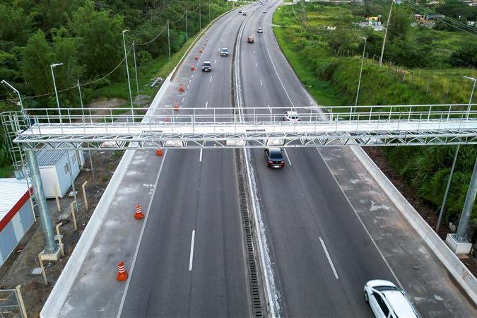 O free flow é um sistema de cobrança de tarifas que elimina as praças físicas e as cancelas