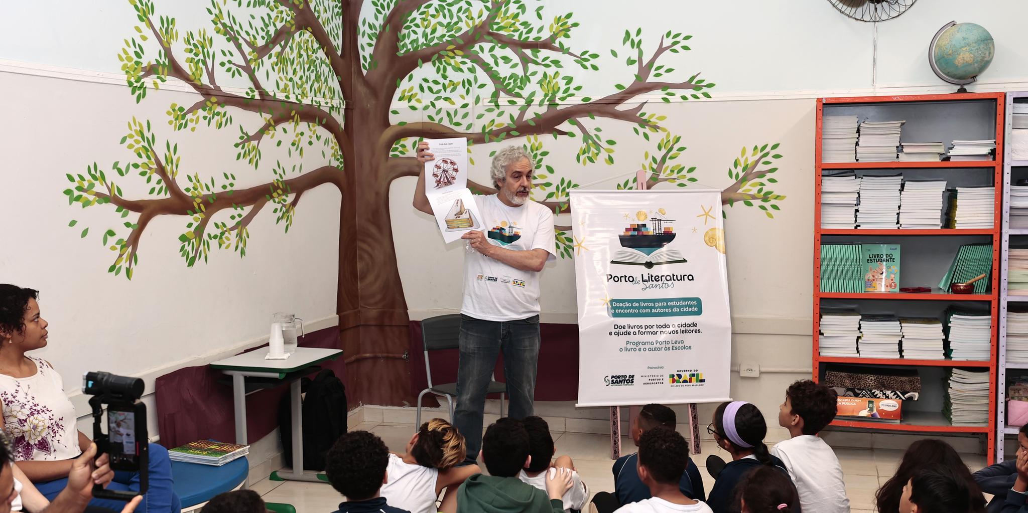 Projeto Porto dos Livros, na UME Demóstenes de Britto: bate-papo com escritores integra o currículo