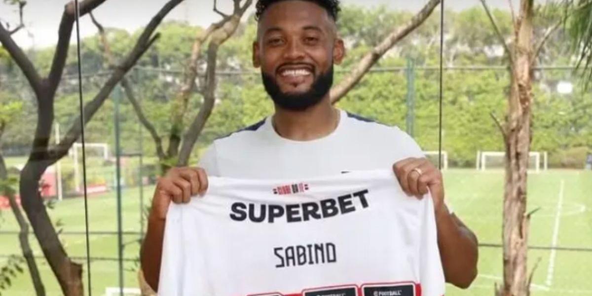  Sabino renova com o São Paulo até o fim de 2028: 'Uma conquista para mim dentro do clube'