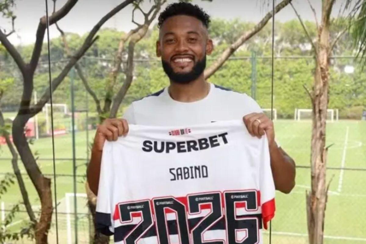  Sabino renova com o São Paulo até o fim de 2028: 'Uma conquista para mim dentro do clube'