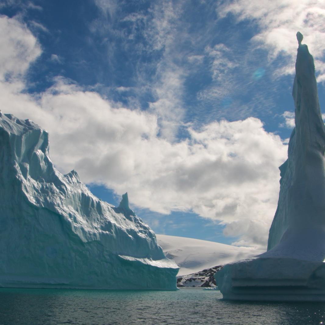Placas de gelo se fragmentando no extremo sul do planeta ajudam a explicar ondas de calor sufocantes, chuvas torrenciais e erosão costeira
