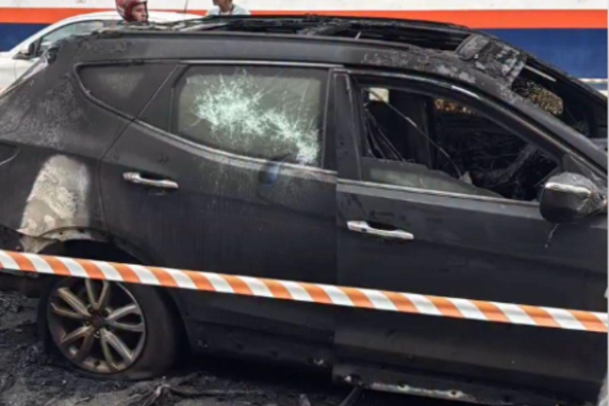 Veículo foi atingido por  diversas cápsulas de arma de fogo