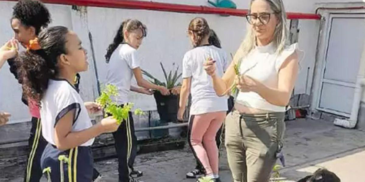 Na Amei Rei Pelé, atividades diversas aproximam alunos e escola