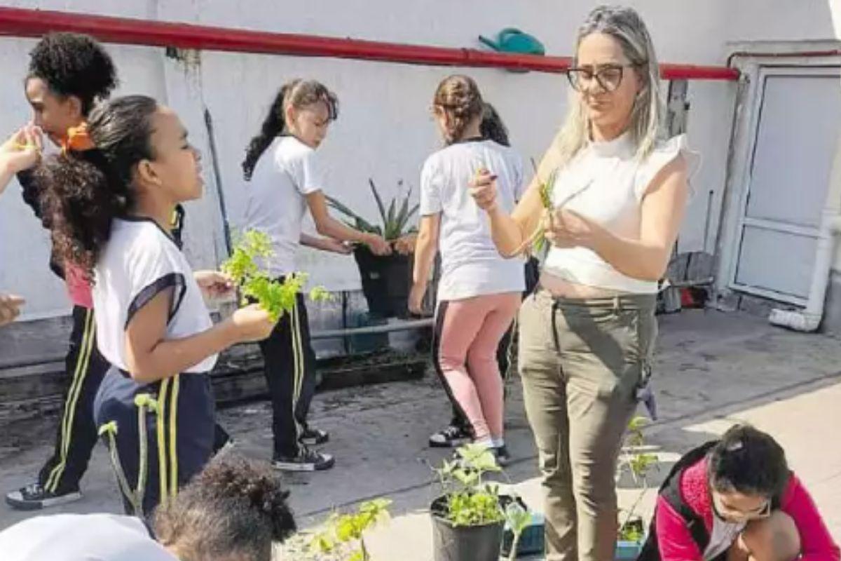 Na Amei Rei Pelé, atividades diversas aproximam alunos e escola