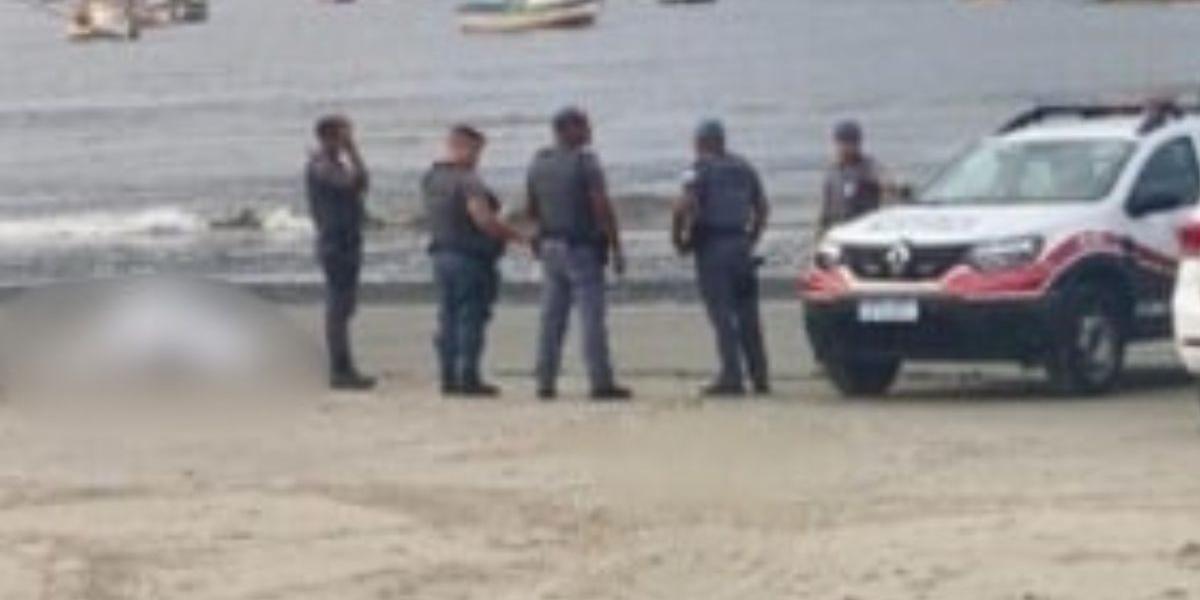 Corpo é encontrado boiando no mar e resgatado por bombeiros no Guarujá