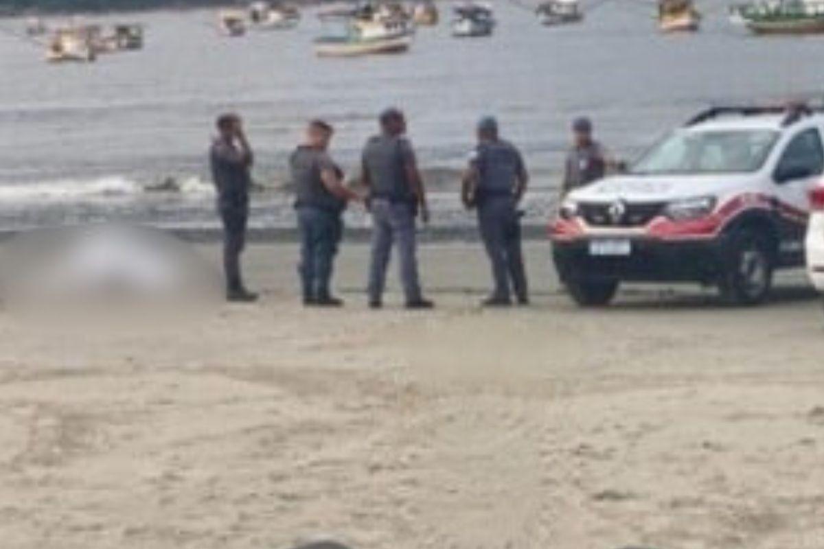 Corpo é encontrado boiando no mar e resgatado por bombeiros no Guarujá