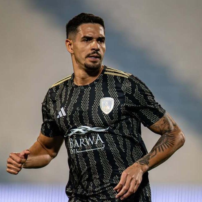 Atualmente no Catar, o zagueiro Lucas Veríssimo jogou no Peixe de 2016 a 2021