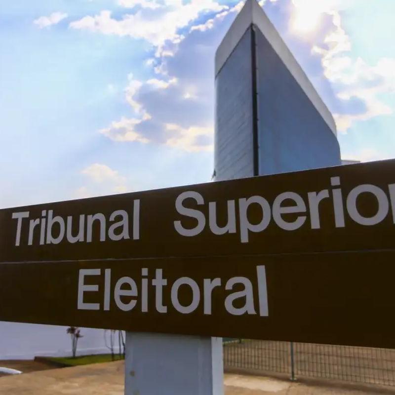 Por unanimidade, o tribunal decidiu proibir postagens nas redes sociais de conteúdos modificados no período de 72 horas antes do pleito